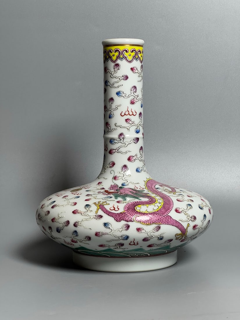 A Exquisite Famille-Rose Dragon Pattern Vase (1 of 8)