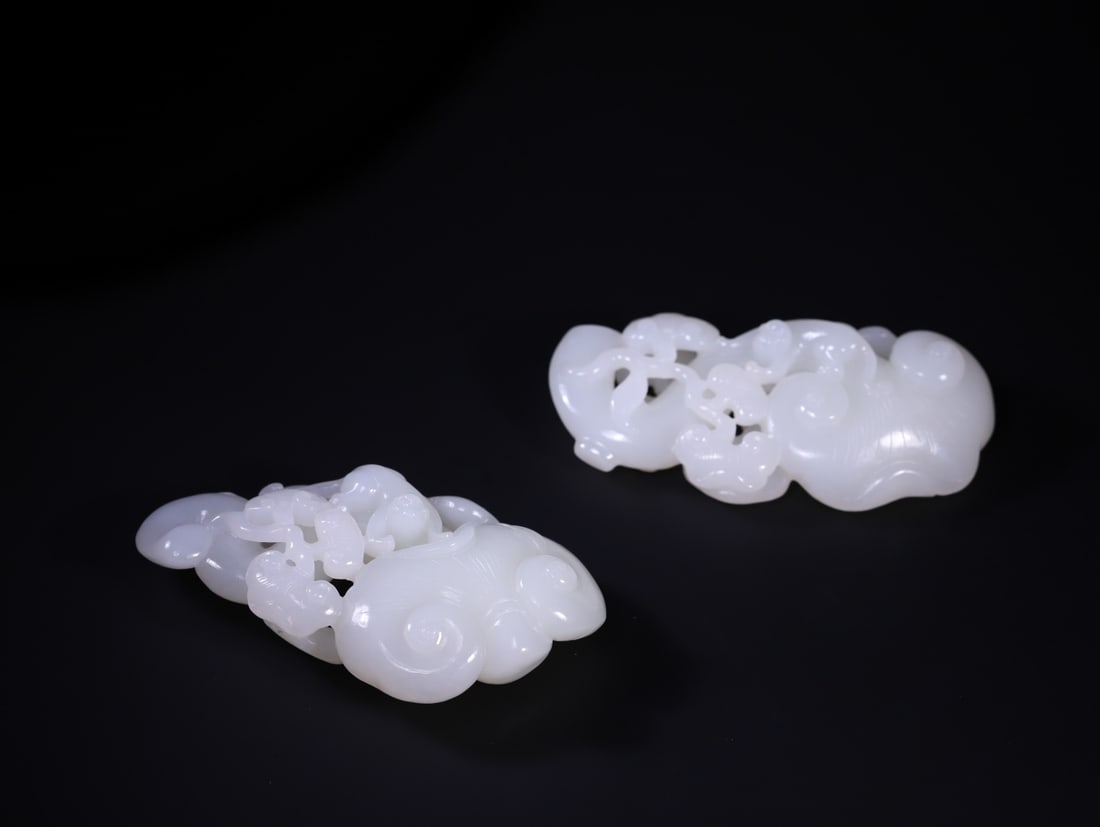 A pair of Exquisite Hetian Jade Ruyi Ornament (1 of 9)