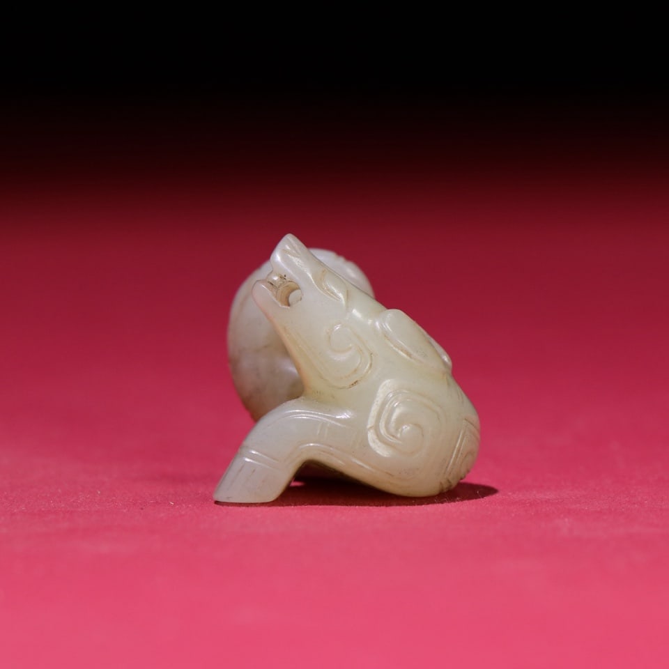 A Exquisite Hetian Jade Dragon-Shaped Handheld Ornament: A Exquisite Hetian Jade Dragon-Shaped Handheld Ornament,Han Dynasty, China,Size:1inx0.9inx0.6in,Weight:18g 和田玉龙形手把件,中国汉
