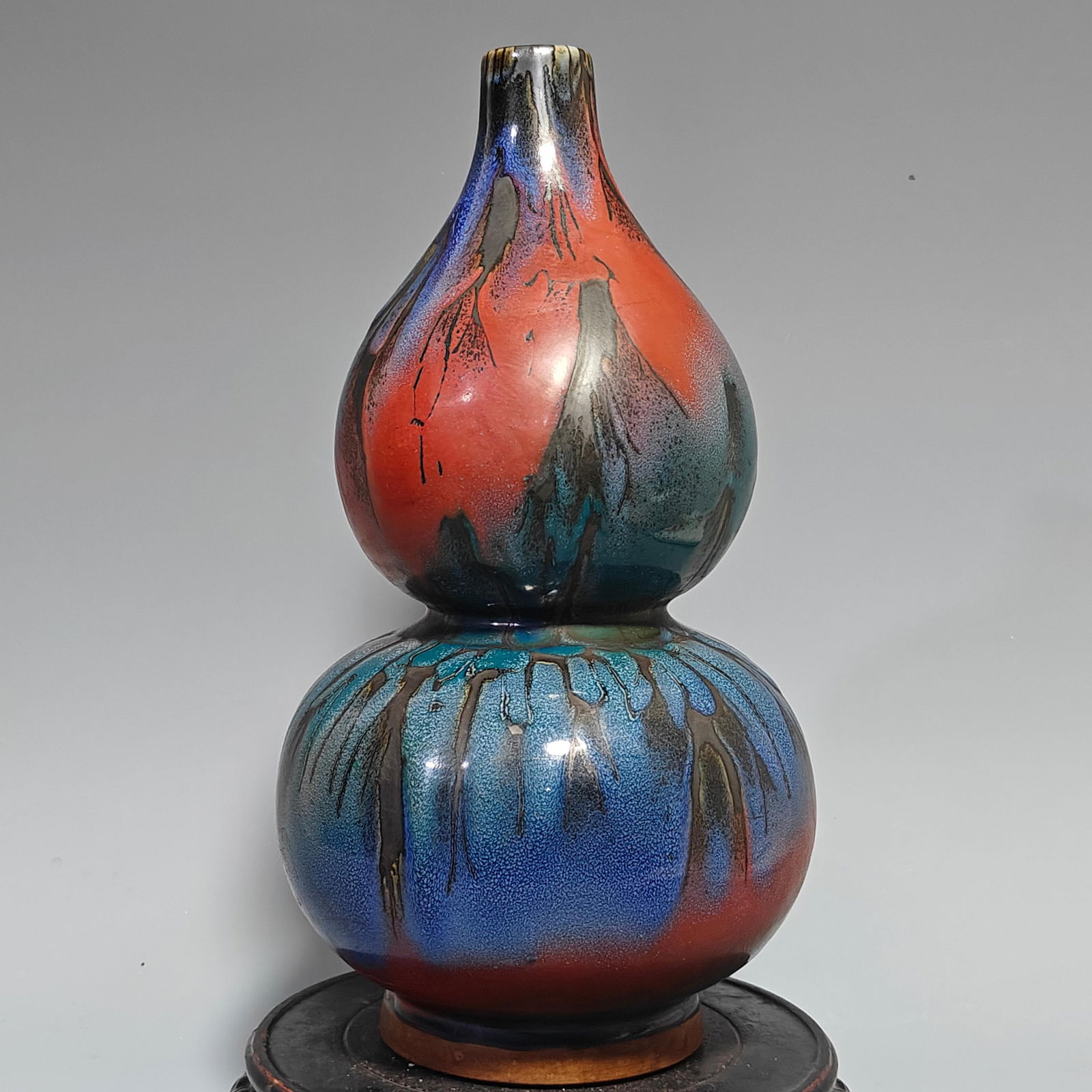 A Exquisite Jun yao Porcelain Flambe Glazed Peacock Glazed Earthworm Trail Pattern Gourd-Shaped Vase (1 of 9)