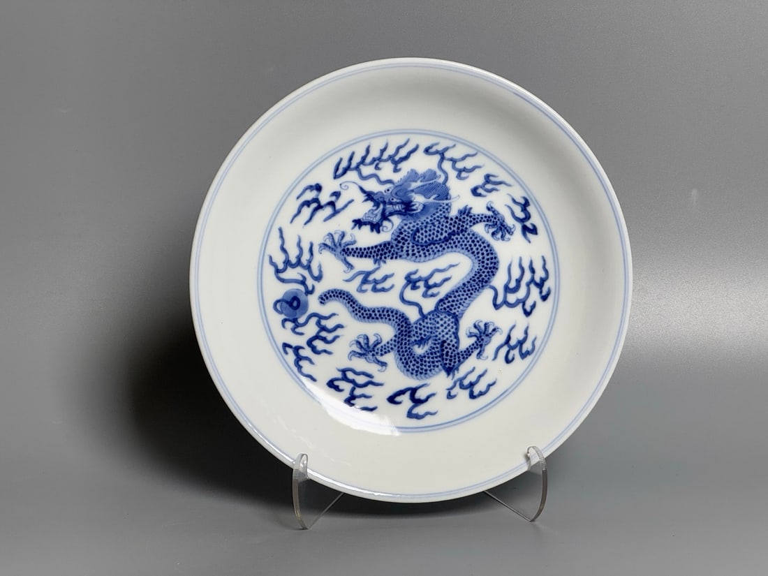 A Exquisite Blue and White Dragon Pattern Plate (1 of 8)