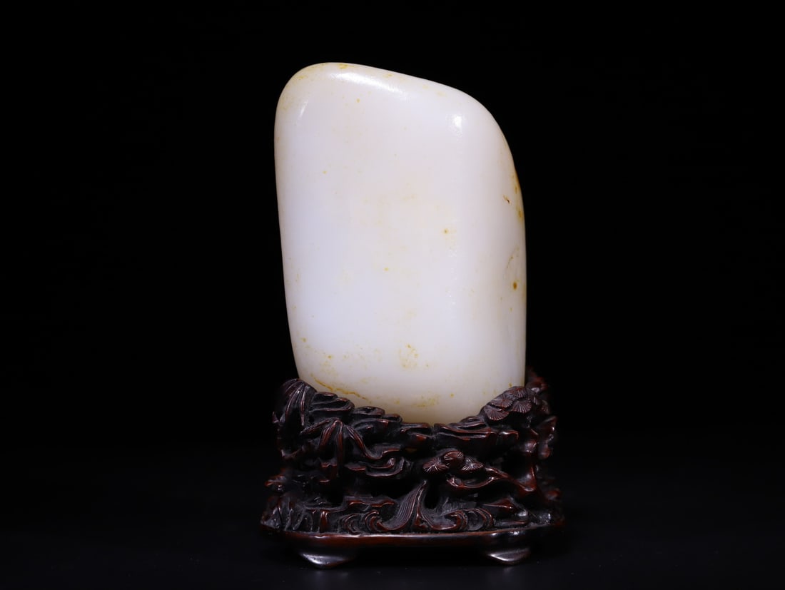 A Exquisite Hetian Jade Ornament (1 of 9)
