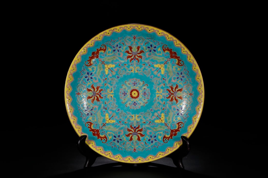 A Exquisite Turquoise Green Ground Painted Gold Bat Pattern Plate: A Exquisite Turquoise Green Ground Painted Gold Bat Pattern Plate,Qing Dynasty, China,Qianlong Four-character Mark,Size:3.1inx17.7in 