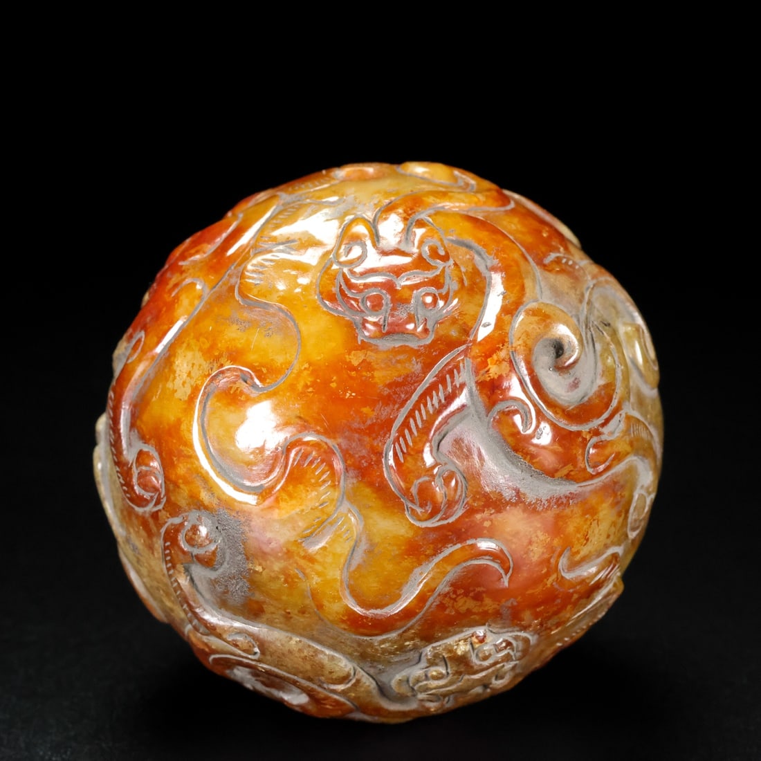 A Exquisite Hotan Jade Dragon Pattern Handheld Ornament: A Exquisite Hotan Jade Dragon Pattern Handheld Ornament,Han Dynasty, China 和田玉龙纹手球,中国汉代