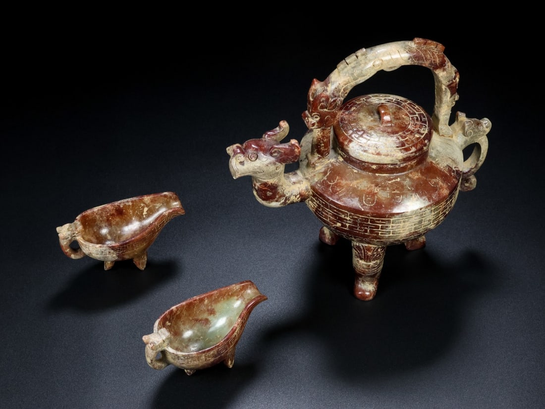 A Exquisite Hotan Jade Dragon Head Ewer: A Exquisite Hotan Jade Dragon Head Ewer,Han Dynasty, China,Size:7.5inx7.5inx4.3in,Weight:1016g 和田玉龙首壶,中国汉代