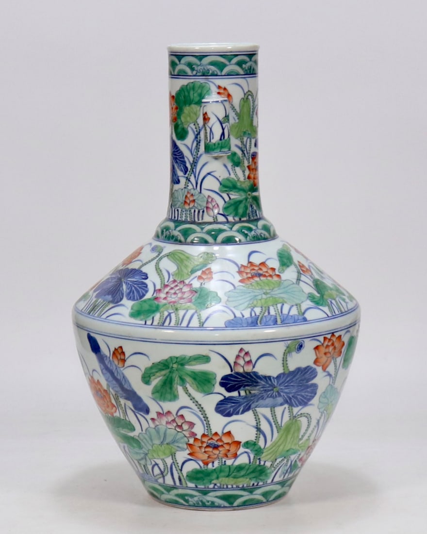 A Exquisite Doucai Lotus Leaf Pattern Vase - 2