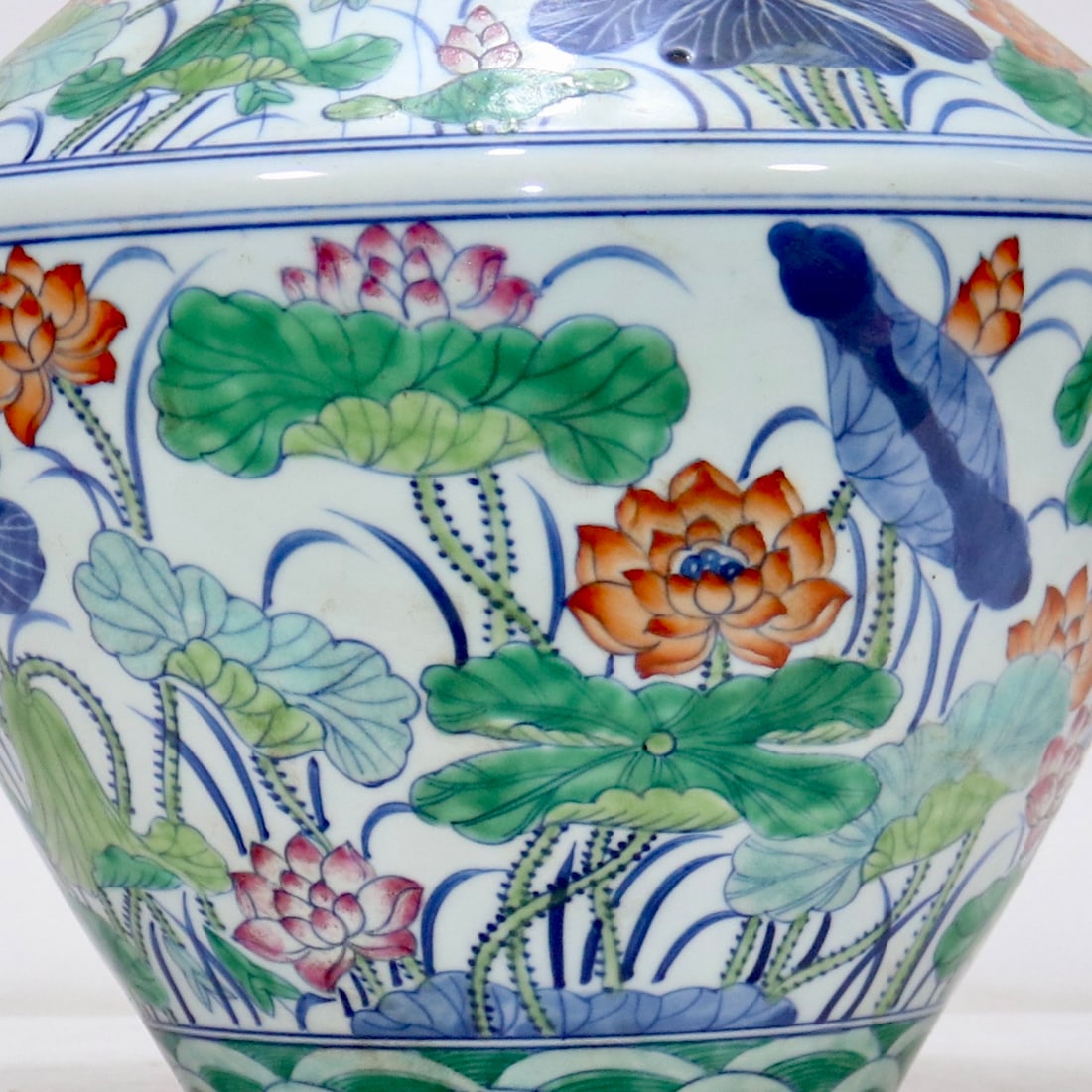 A Exquisite Doucai Lotus Leaf Pattern Vase - 9