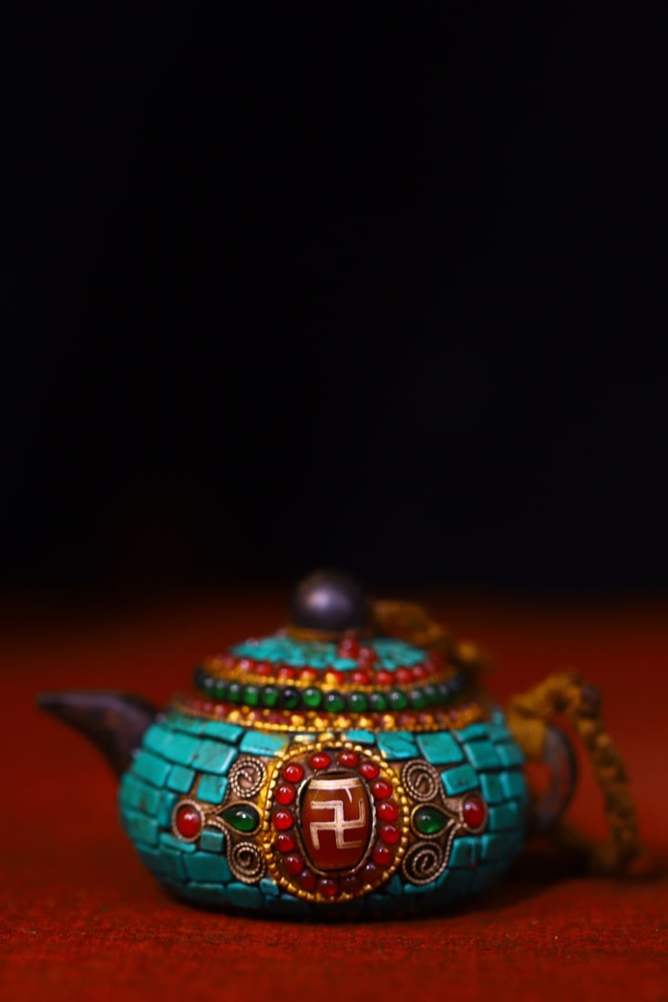 A Exquisite Meteorite Cloisonne Dzi Bead-Inlaid Ewer: A Exquisite Meteorite Cloisonne Dzi Bead-Inlaid Ewer,Qing Dynasty, China,Size:2inx3in,Weight:150g 