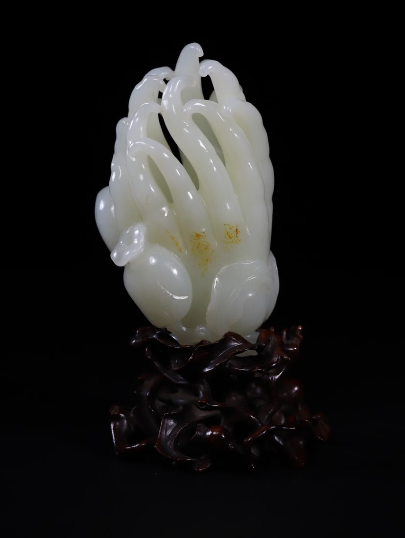 A Exquisite Hetian Jade Buddha's Hand Ornament: A Exquisite Hetian Jade Buddha's Hand Ornament,Qing Dynasty,China,Size:4.1inx2.3inx1.6in 和田玉佛手摆件,中国清代