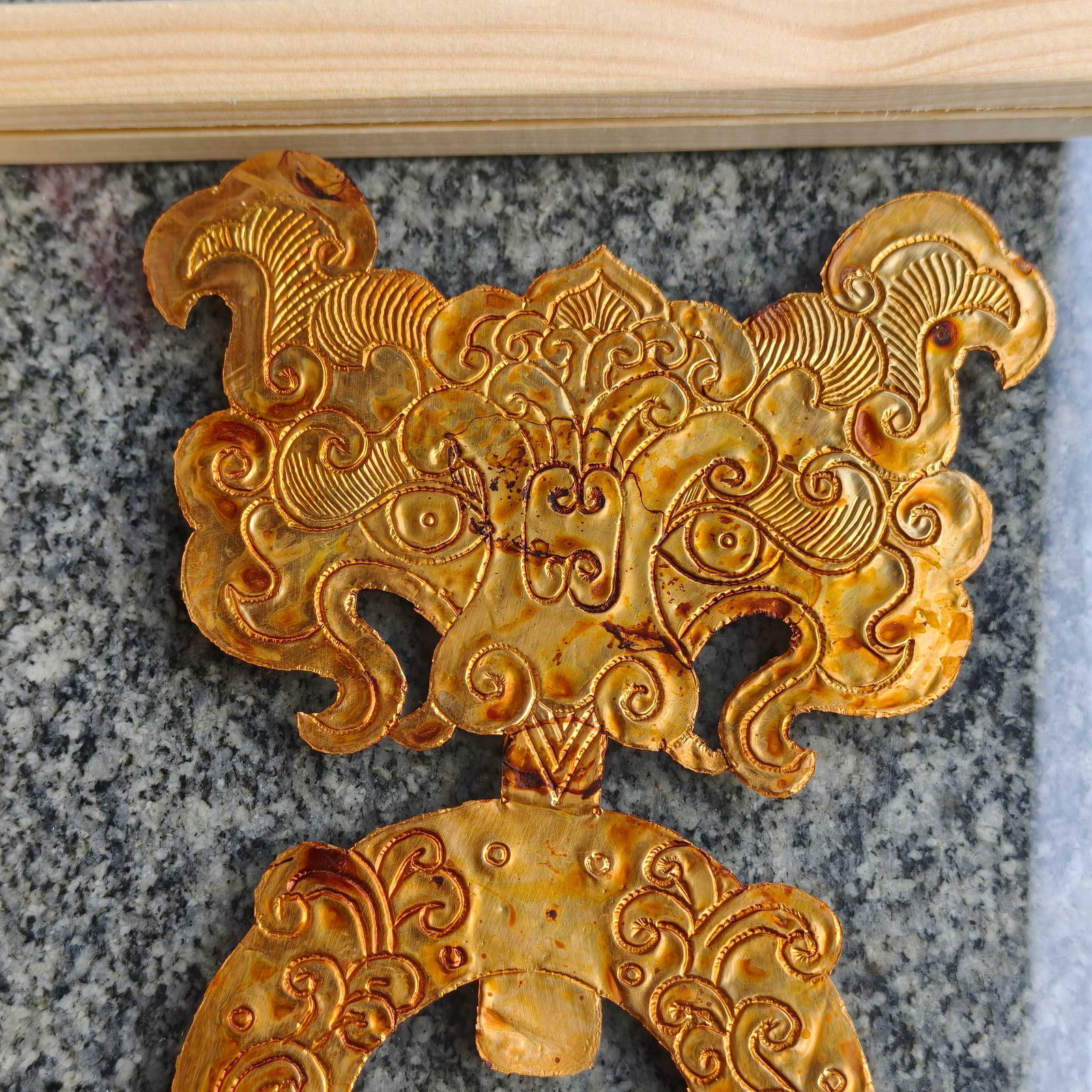 A Exquisite Bronze Gilt Auspicious Beast Pattern Gold Leaf - 2