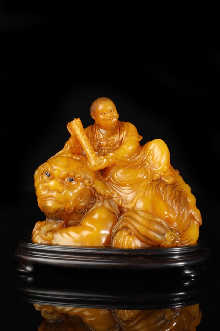 A Exquisite Tianhuang Stone Lion Ornament: A Exquisite Tianhuang Stone Lion Ornament,Qing Dynasty,China,With Mark,Size:3.9inx4.5in,Weight:689g 