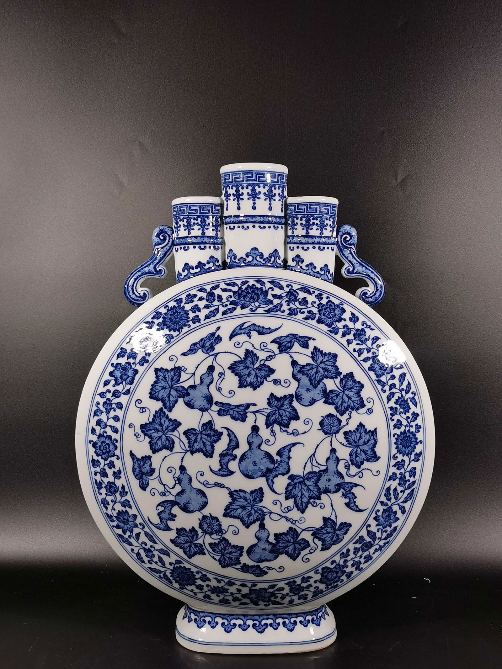A Exquisite Blue and White Bat and Gourd Pattern Vase: A Exquisite Blue and White Bat and Gourd Pattern Vase,Qing Dynasty,China,Yongzheng Six-character Mark,Size:19.5inx14.4in 