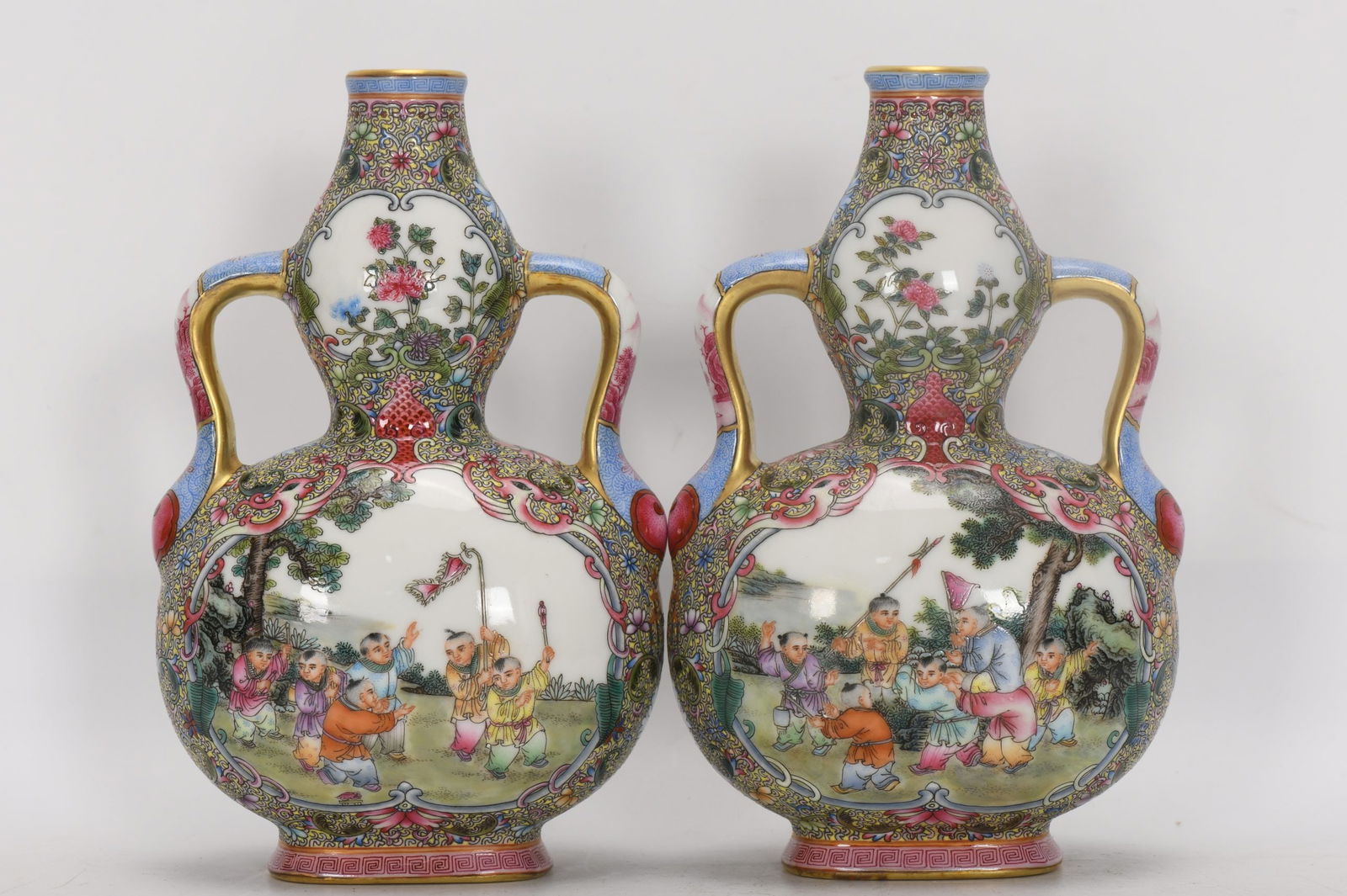 A Pair of Exquisite Famille-Rose Figure-Pattern Double-Ears Vase (1 of 9)