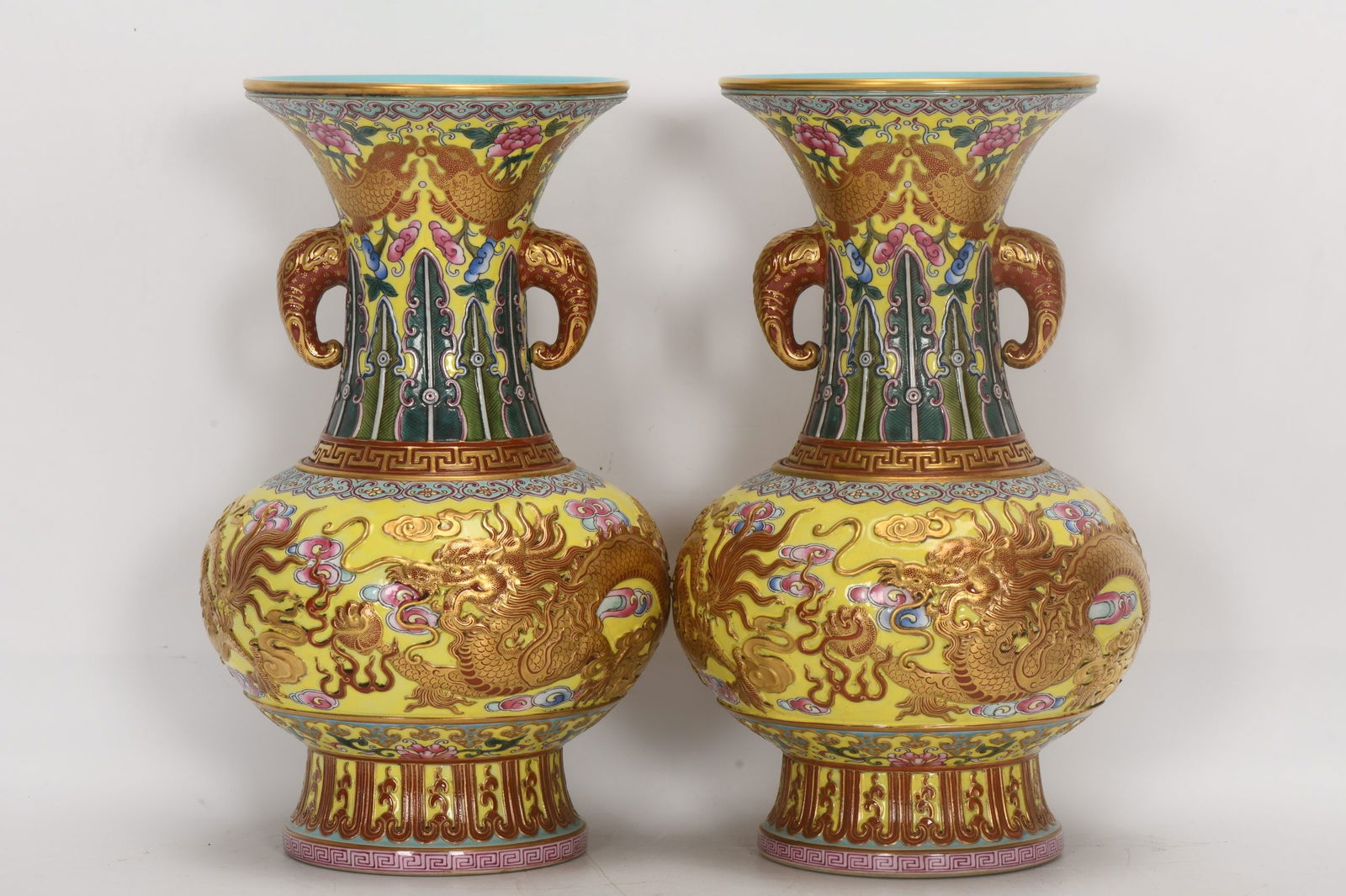 A Pair of Exquisite Famille-Rose Gilt Dragon-Pattern Double-Ears Vase (1 of 9)