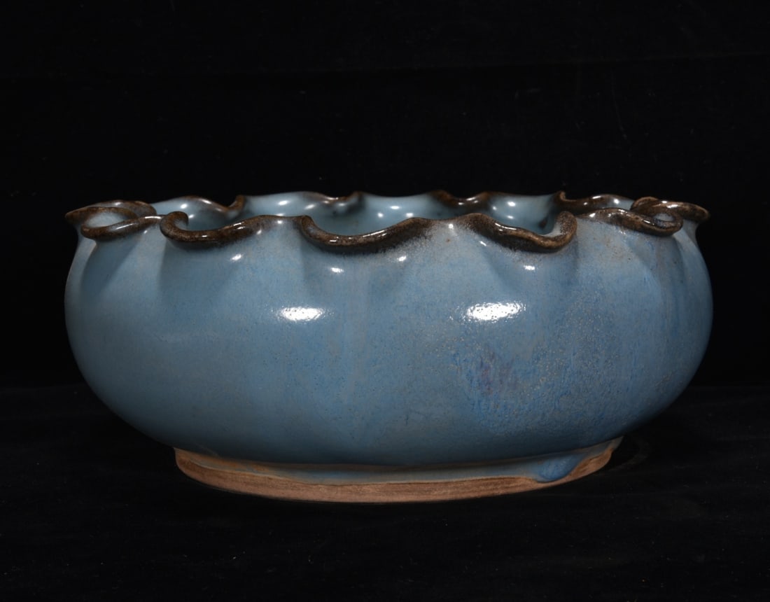 A Rare Jun yao Flower-Mouth Brush Washer (1 of 9)