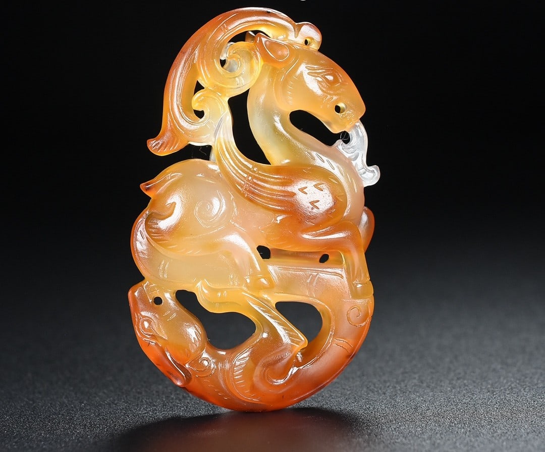 A Exquisite Agate Horse-Shaped Handheld Ornament: A Exquisite Agate Horse-Shaped Handheld Ornament,Han Dynasty, China,Size:2.6inx1.6inx0.6in,Weight:40.6g 玛瑙马形状挂饰,中国汉代