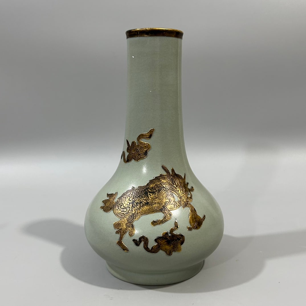 A Exquisite Ru yao Painted Gold Horse Pattern Vase: A Exquisite Ru yao Painted Gold Horse Pattern Vase,Song Dynasty, China,Size:4.5inx8.7in 汝窑描金马纹瓶,中国宋代