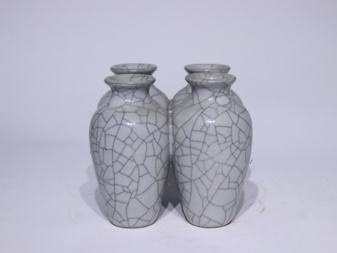 A Exquisite White Glaze Ice Crackle Pattern Vase: A Exquisite White Glaze Ice Crackle Pattern Vase,Qing Dynasty, China,Qianlong Four-character Mark,Size:3.9inx4.3in 