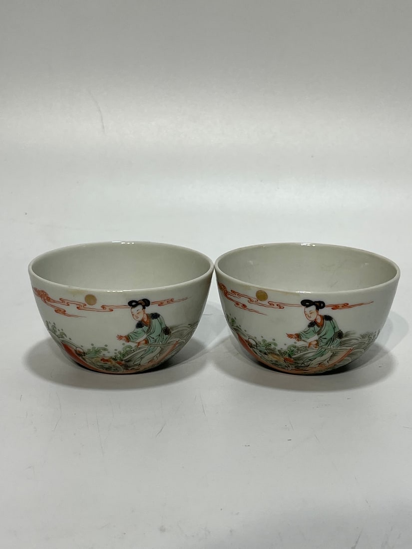 A pair of Exquisite Wucai Figures Pattern Cup (1 of 10)