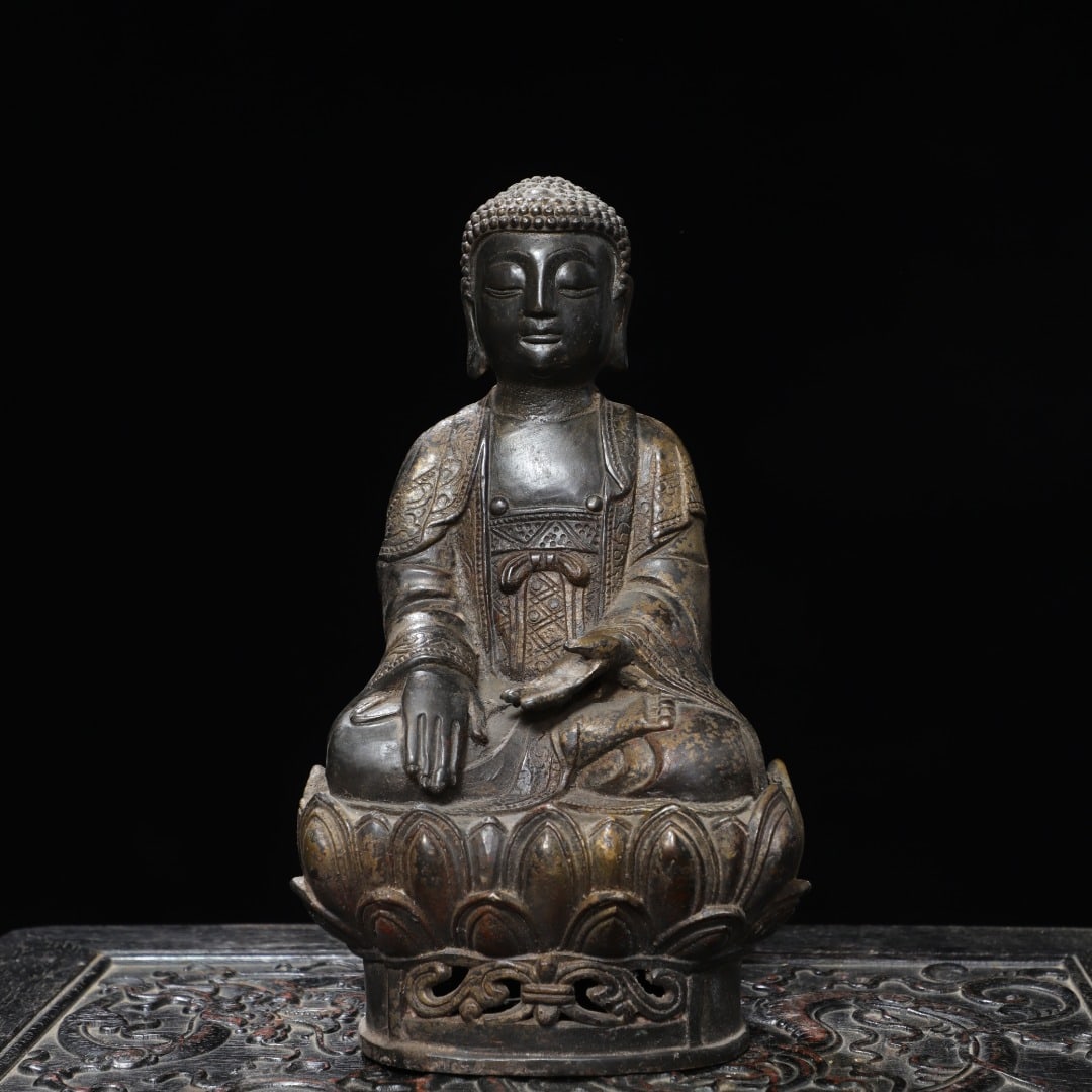 A Exquisite Bronze Sakyamuni Buddha Statue (1 of 9)