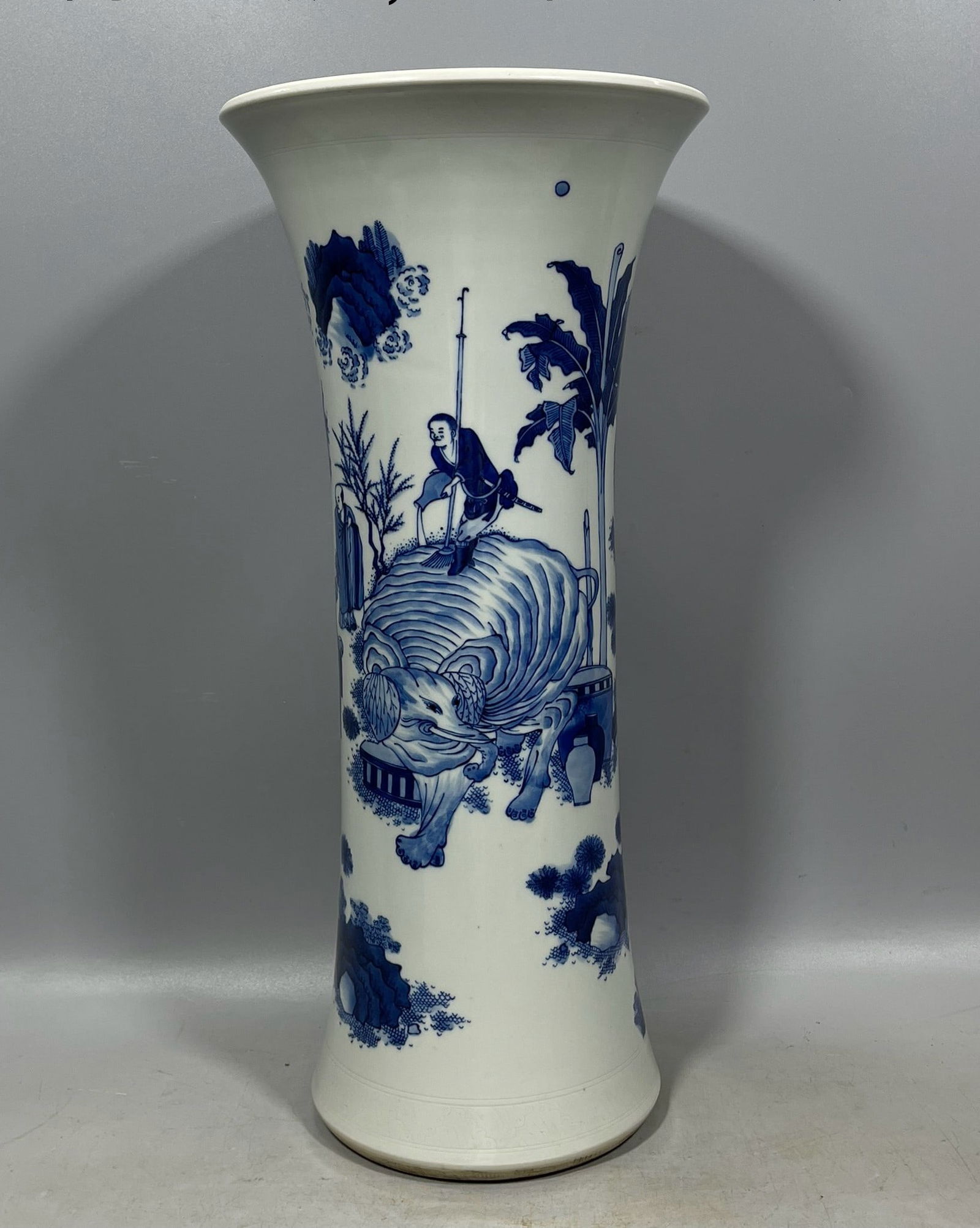 Blue and White Figures Pattern Vase: Blue and White Figures Pattern Vase,Ming Dynasty, China,Size:18.1inx8.5in 青花人物纹瓶,中国明代