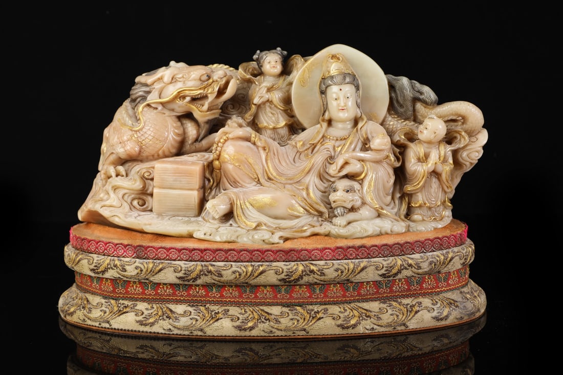 A Exquisite Tianhuang Stone Avalokitesvara Ornament: A Exquisite Tianhuang Stone Avalokitesvara Ornament,Qing Dynasty,China,With Mark,Size:5.9inx12.2inx5.3in,Weight:4350g 田黄石观音摆件,中国清&