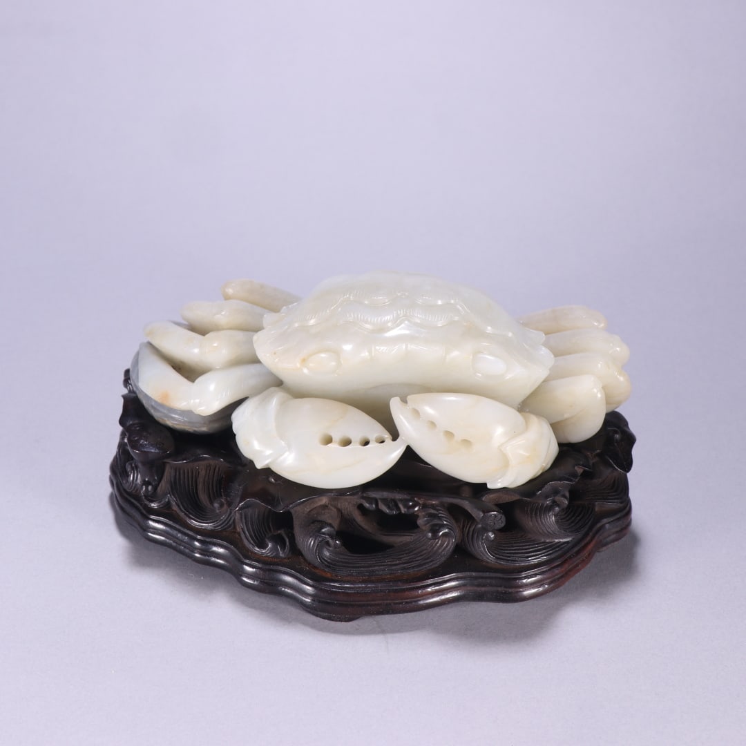 A Exquisite Hotan Jade Carved Crab Ornament (1 of 9)