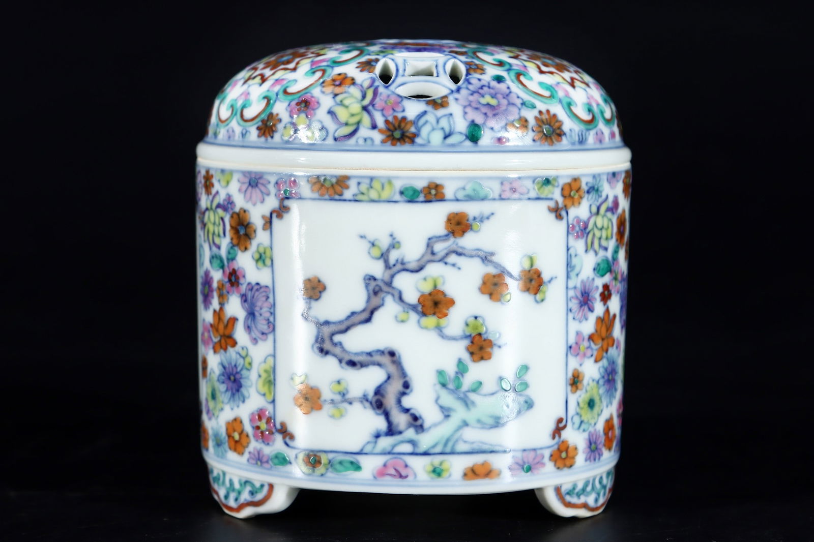 A Exquisite Doucai Pine Bamboo Pattern Censer: A Exquisite Doucai Pine Bamboo Pattern Censer,Qing Dynasty, China,Yongzheng Six-character Mark,Size:3.9inx3.5in 