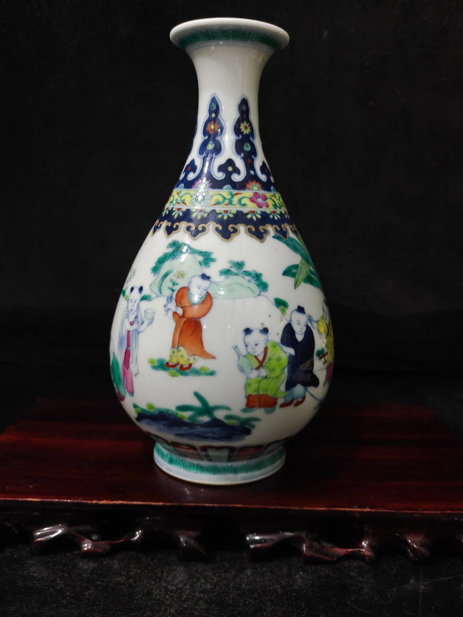 A Exquisite Doucai Figures Pattern Vase - 2