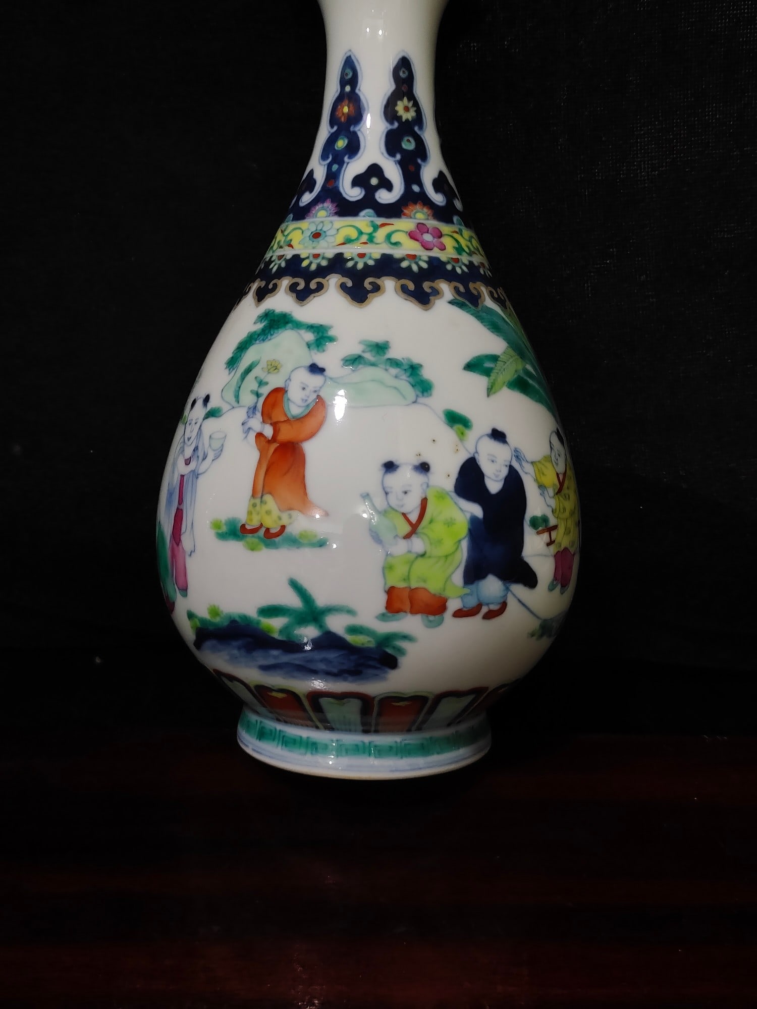 A Exquisite Doucai Figures Pattern Vase - 7