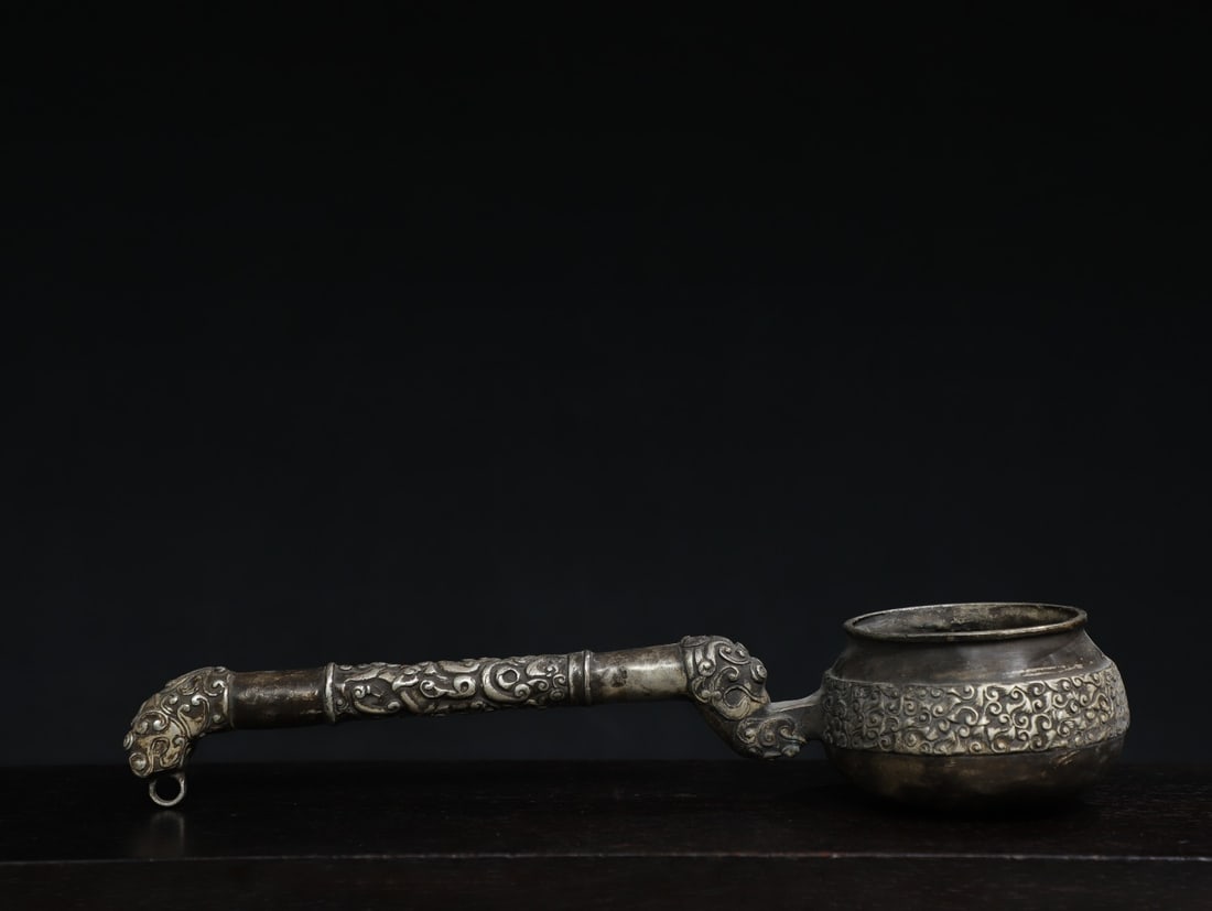 A Exquisite Gilt Silver Bronze Spoon: A Exquisite Gilt Silver Bronze Spoon,Tang Dynasty, China,Size:2.4inx13.4inx3.9in,Weight:600g 铜鎏银酒勺,中国唐代
