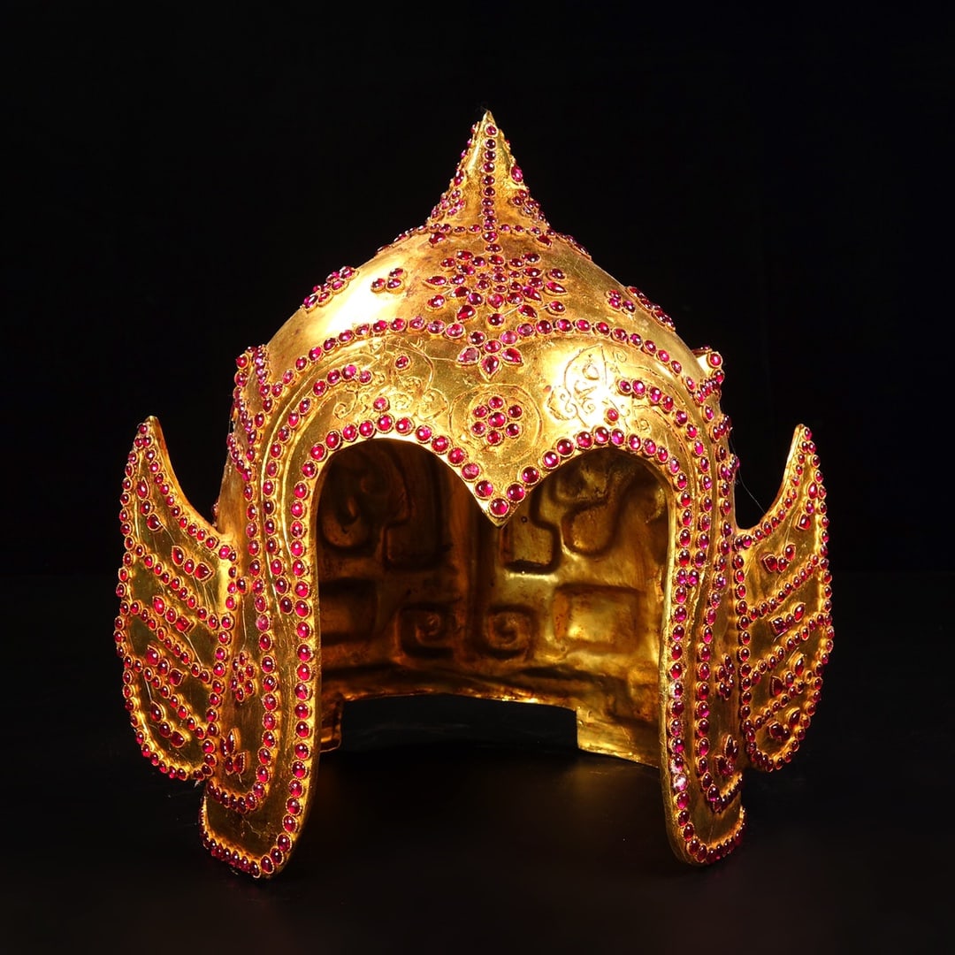 A Exquisite Bronze Gilt Gem-Inlaid Hat: A Exquisite Bronze Gilt Gem-Inlaid Hat,Han Dynasty, China,Size:10.6inx10.6in,Weight:3082g 铜鎏金嵌宝石帽,中国汉代