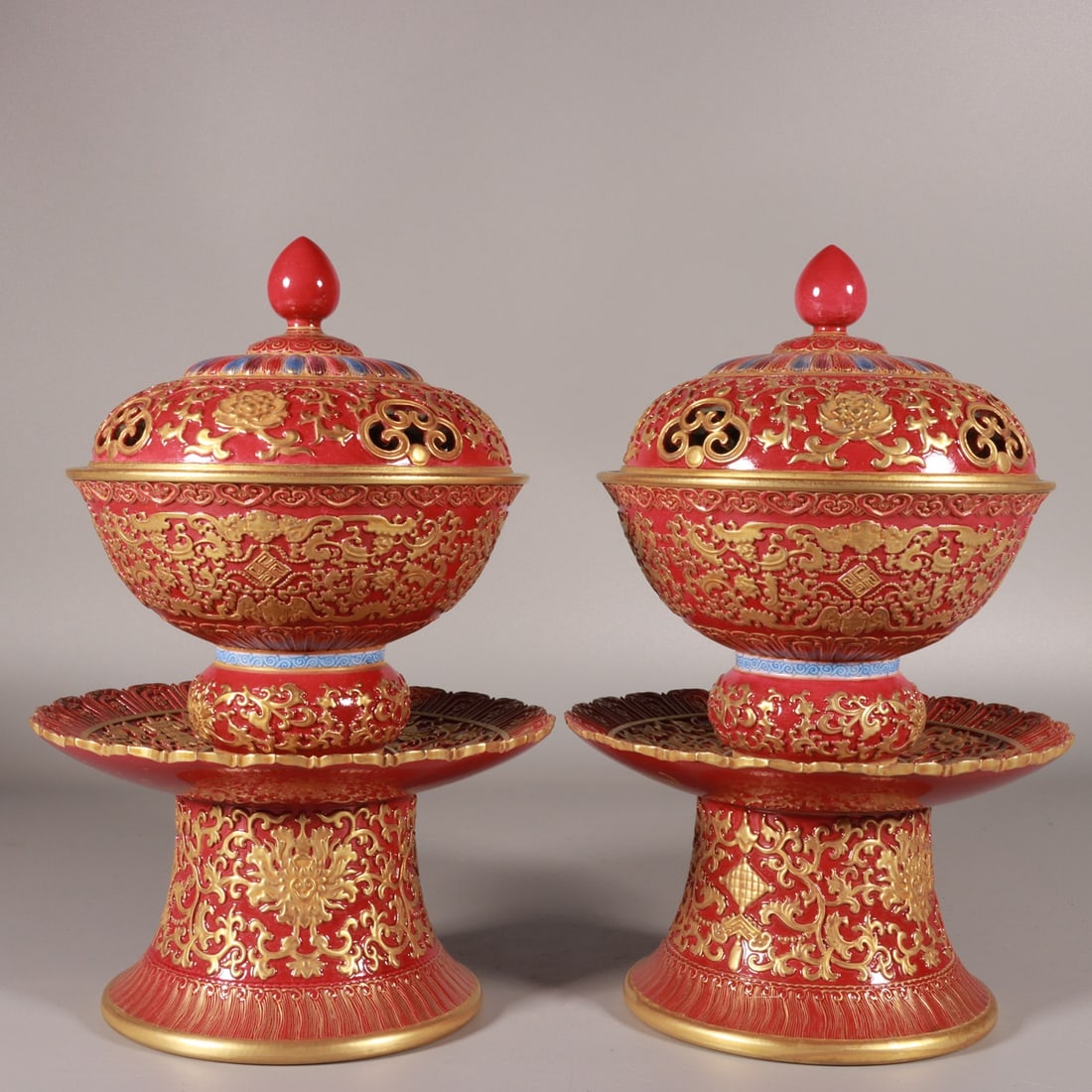 A pair of Exquisite Famille-Rose Ruby Red-Glazed Painted Gold Lotus Pattern Bowl: A pair of Exquisite Famille-Rose Ruby Red-Glazed Painted Gold Lotus Pattern Bowl,Qing Dynasty, China,Qianlong Six-character Mark,Size:10.2inx6.5in 