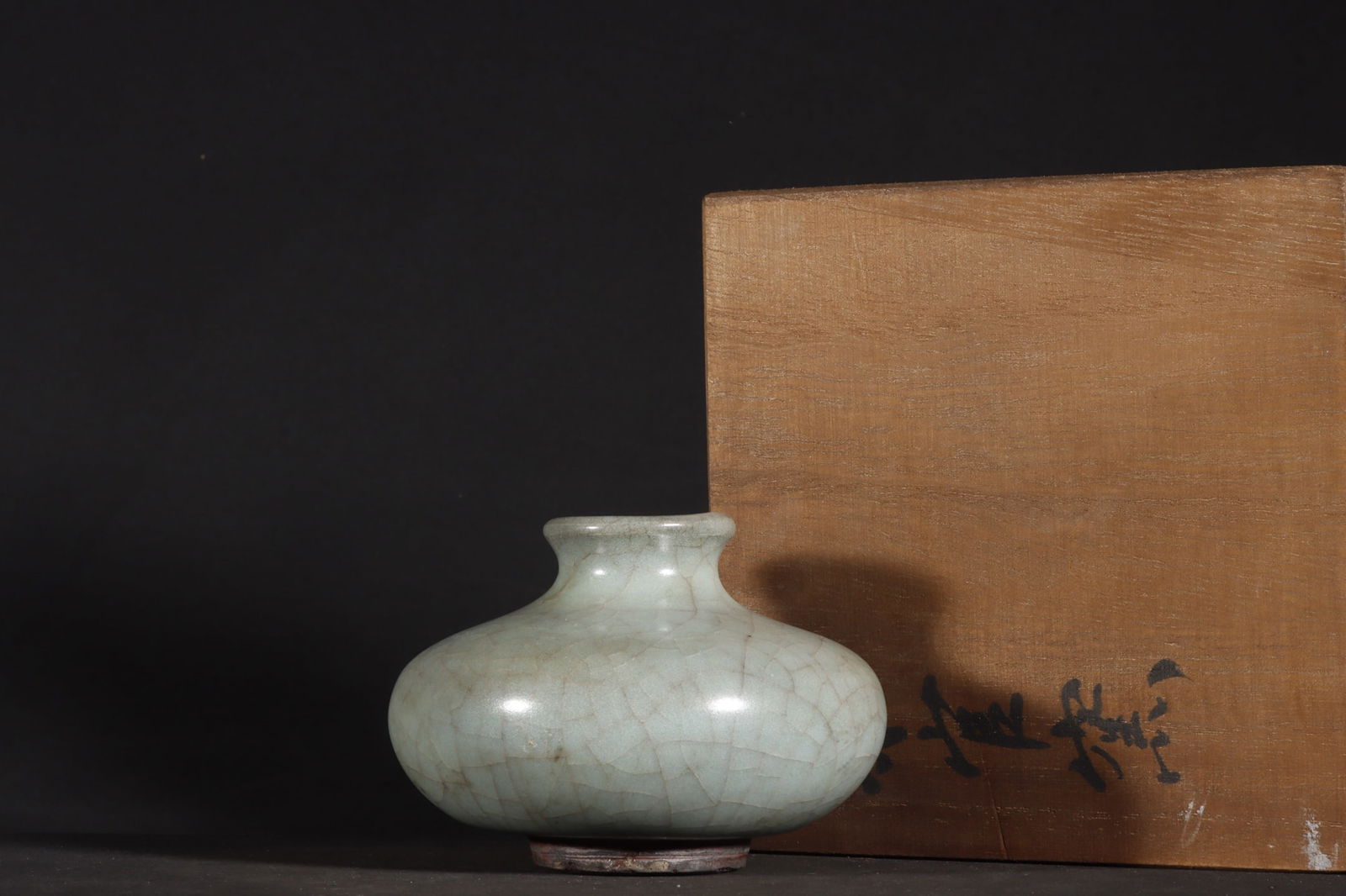 A Exquisite Guan Kiln Celadon Glazed Ice Crackle Pattern Water Pot (1 of 9)