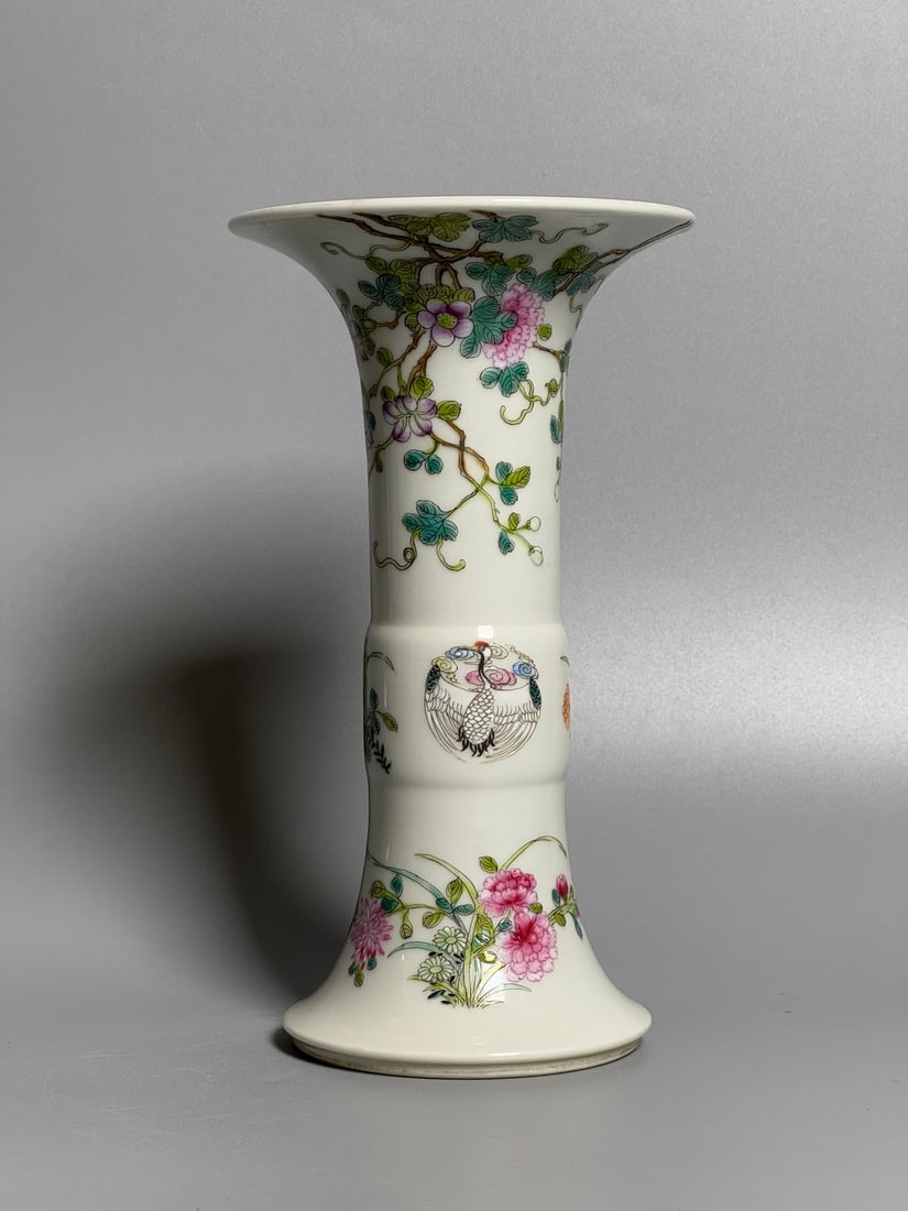 A Exquisite Famille-Rose Flower and Bird Pattern Vase: A Exquisite Famille-Rose Flower and Bird Pattern Vase,Qing Dynasty, China,Yongzheng Six-character Mark,Size:6.7in 