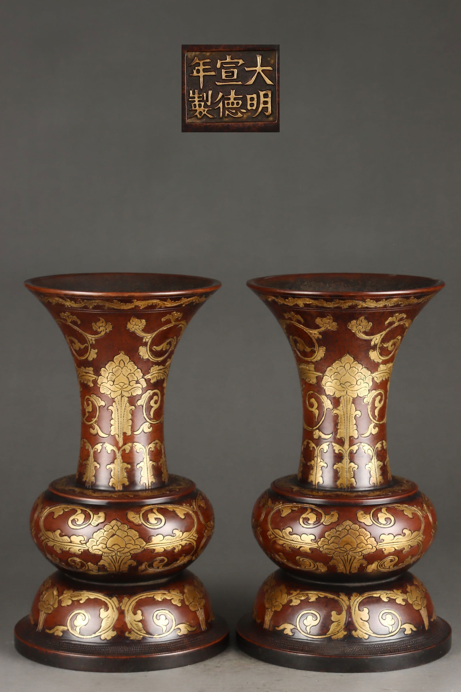 A pair of Exquisite Gilt Bronze Lotus Flower Pattern Vase (1 of 9)