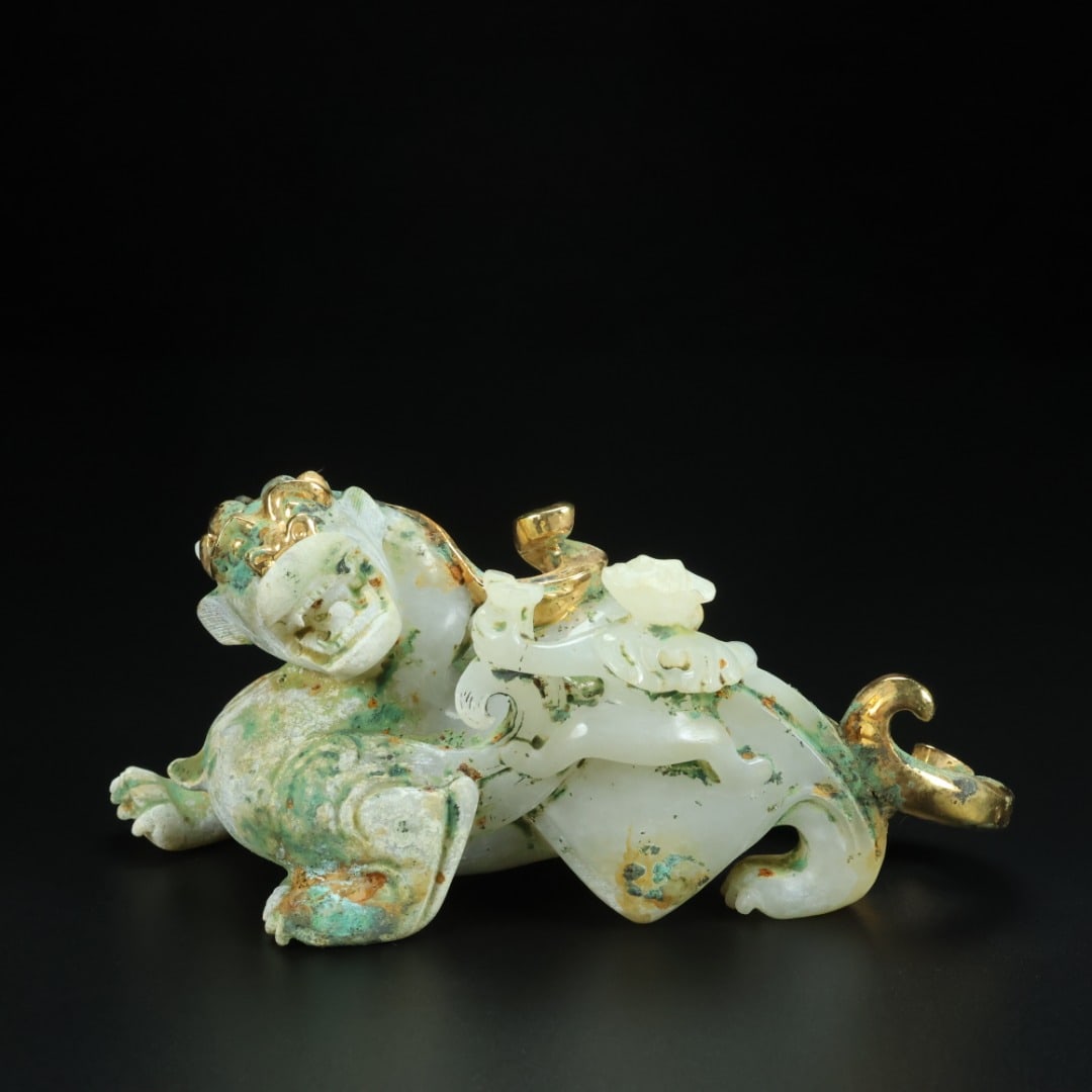 A Exquisite Hetian Jade Auspicious Beast Ornament (1 of 9)