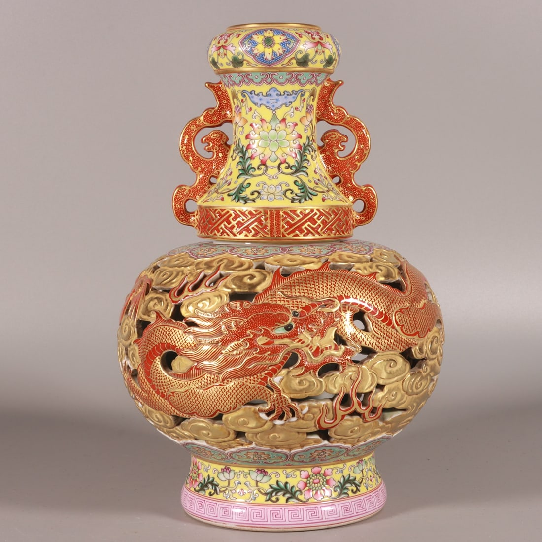 A Exquisite Enamel Dragon Pattern Vase - 4