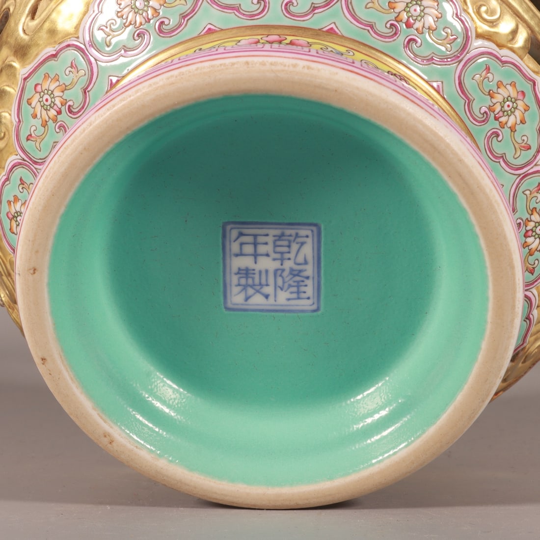 A Exquisite Enamel Dragon Pattern Vase - 8