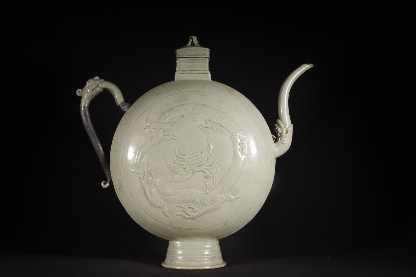 A Exquisite Yue Kiln Celadon Dragon Pattern Ewer: A Exquisite Yue Kiln Celadon Dragon Pattern Ewer,Five Dynasties Period, China,Size:13.8inx14.4in 越窑青瓷龙纹壶,五代