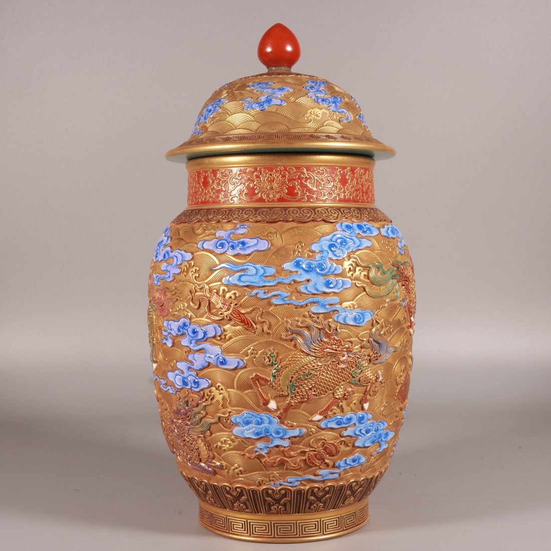 A Exquisite Gold Ground Kylin Pattern Jar - 4