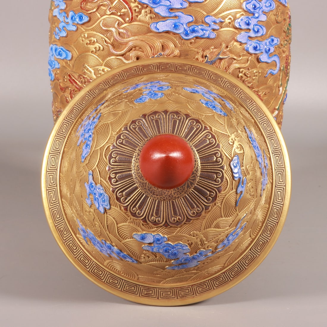 A Exquisite Gold Ground Kylin Pattern Jar - 7