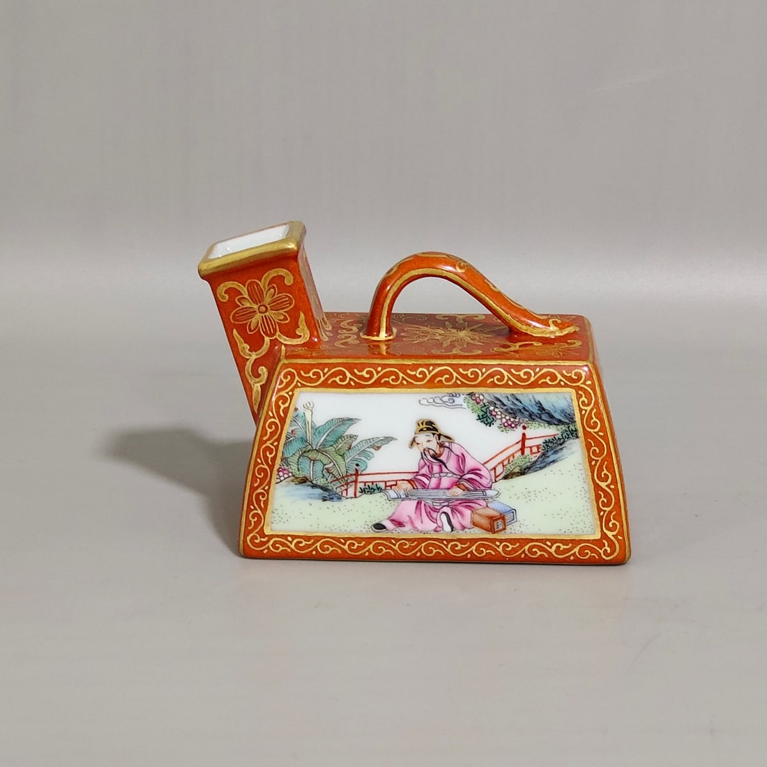 Iron-Red Outline in gold Character and Story Pattern Water Pot: A Rare Iron-Red Outline in gold Character and Story Pattern Water Pot,Qing Dynasty, China,Qianlong Six-character Mark,Size :2.2inx2.6in 