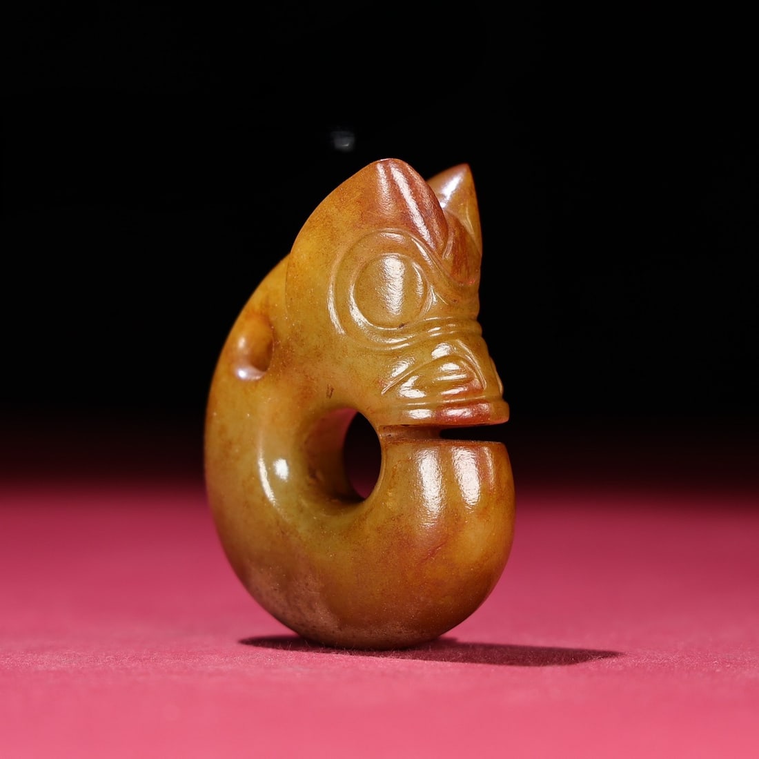 A Exquisite Hetian Jade Dragon Handheld Ornament: A Exquisite Hetian Jade Dragon Handheld Ornament,Han Dynasty, China,Size:2.9inx0.8inx2in,Weight:127g 