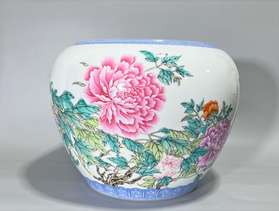 A Exquisite Famille-Rose Flower and Bird Pattern Vat (1 of 9)