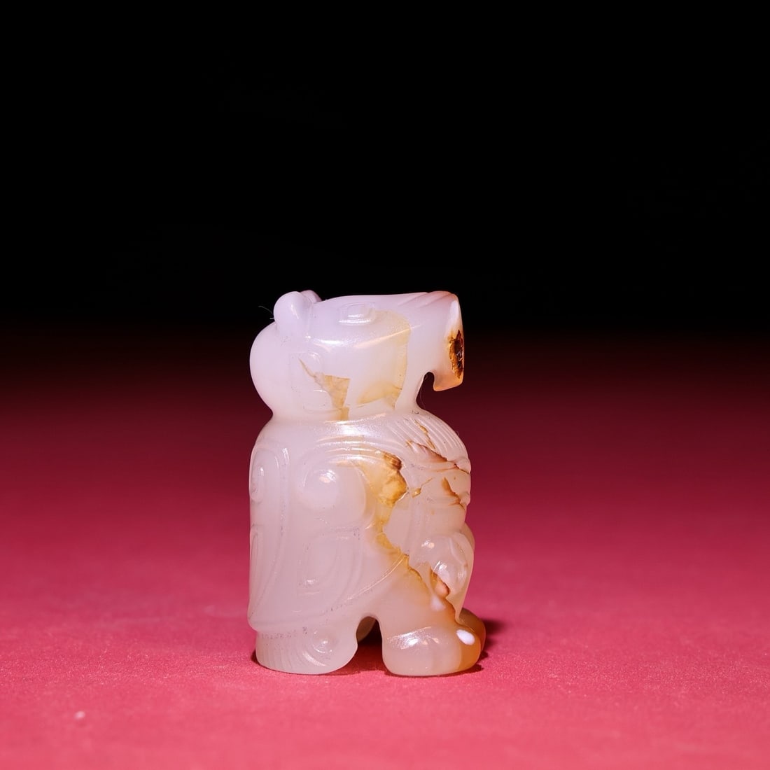 A Exquisite Agate Auspicious Beast Handheld Ornament: A Exquisite Agate Auspicious Beast Handheld Ornament,Qing Dynasty, China,Size:1.9inx1.3inx1.1in,Weight:59g 玛瑙瑞兽手把件,中国清代