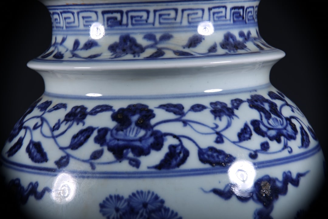 Blue and White Flower Pattern Vase - 3