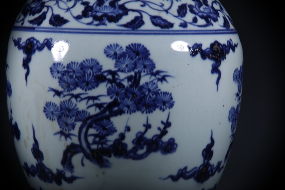 Blue and White Flower Pattern Vase - 6