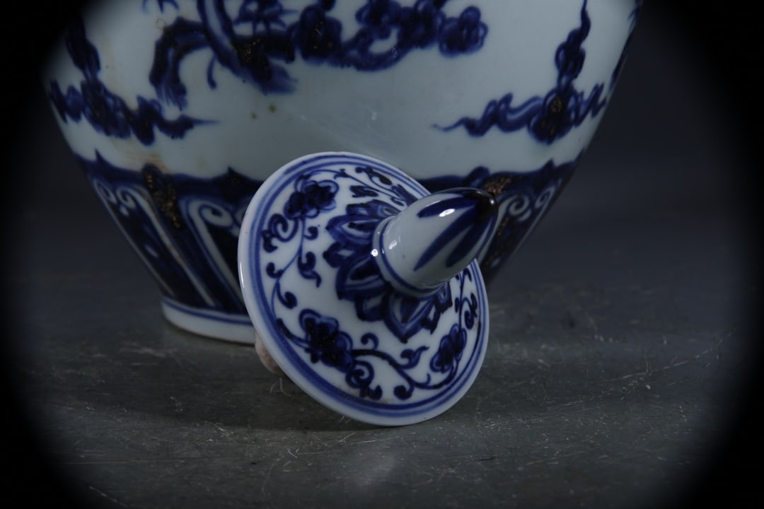 Blue and White Flower Pattern Vase - 8