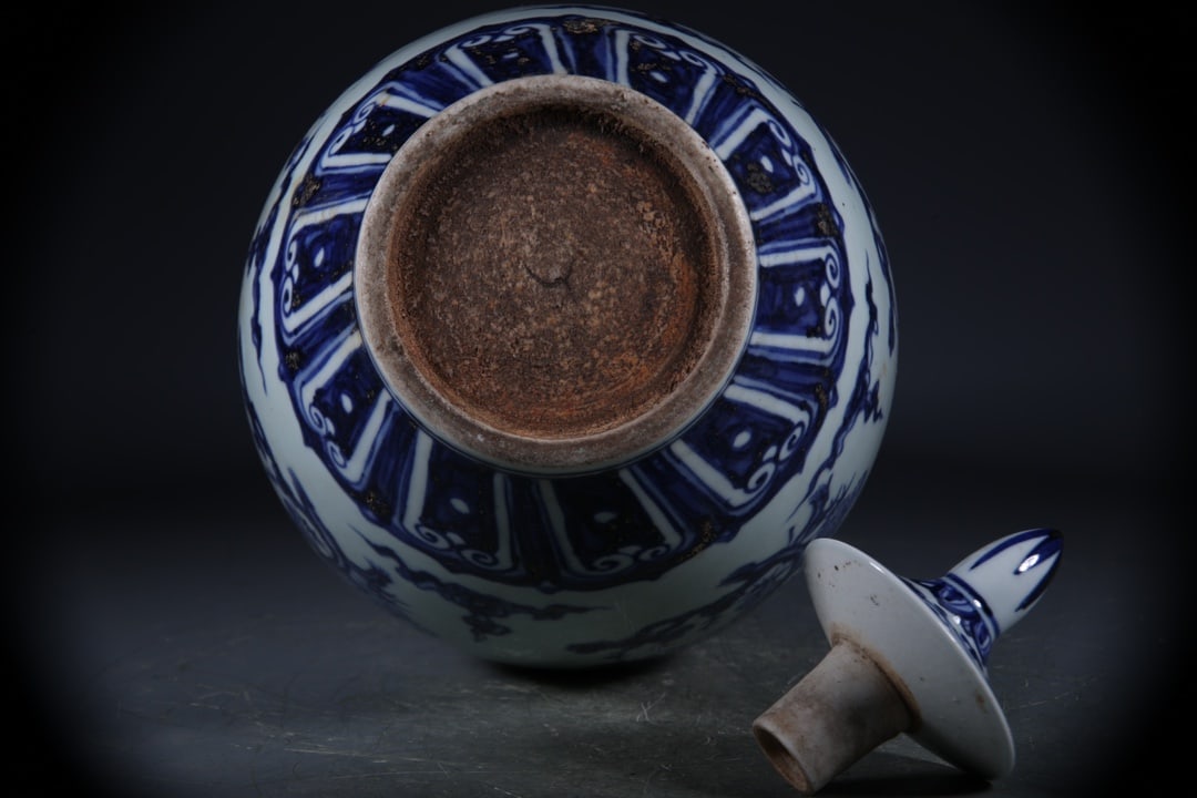 Blue and White Flower Pattern Vase - 9